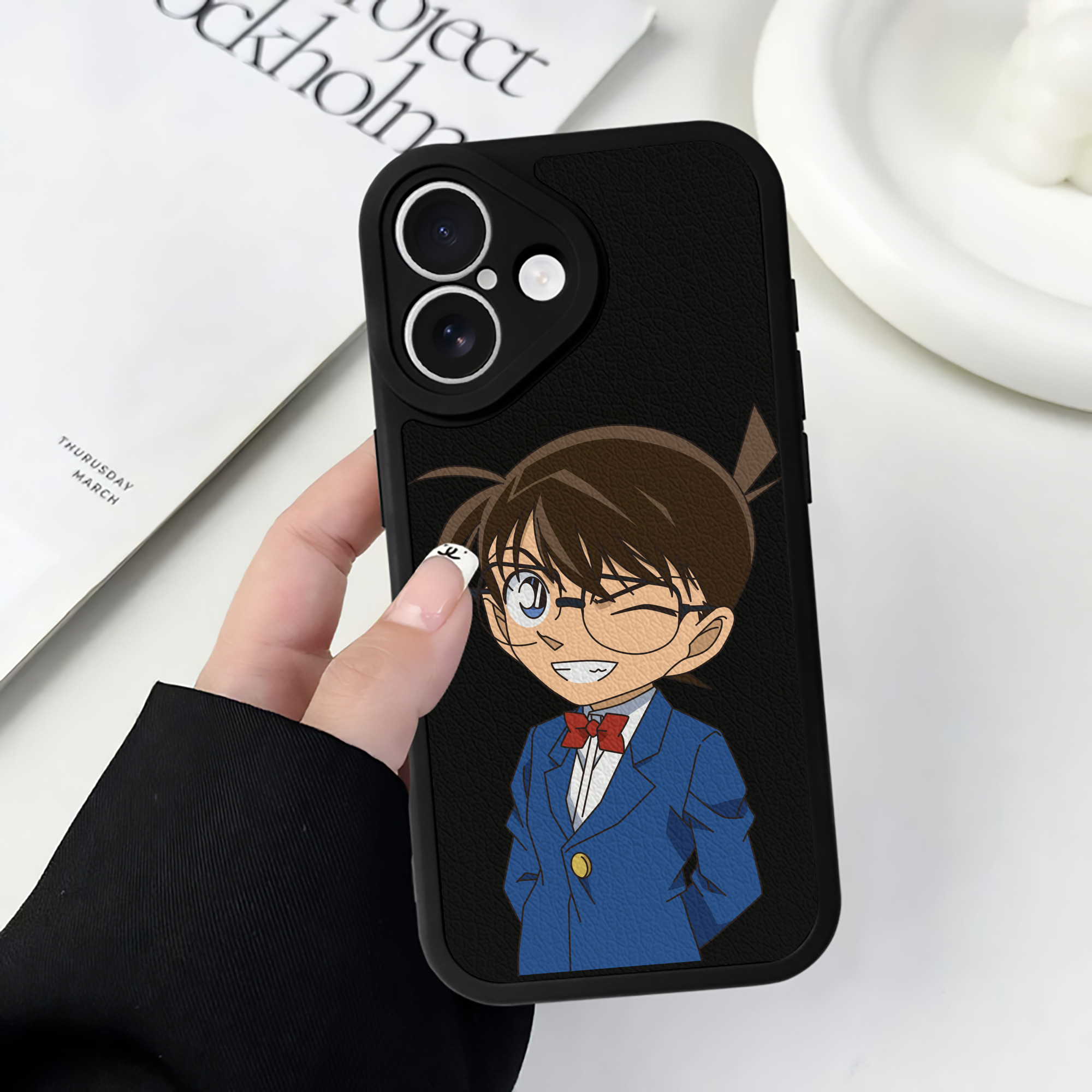 （画像用） 名探偵コナン 江戸川 コナン Detective Conan Conan Edogawa 【iPhone 16シリーズ対応】シリコンスマホケース（レザー調） 材質：シリコン